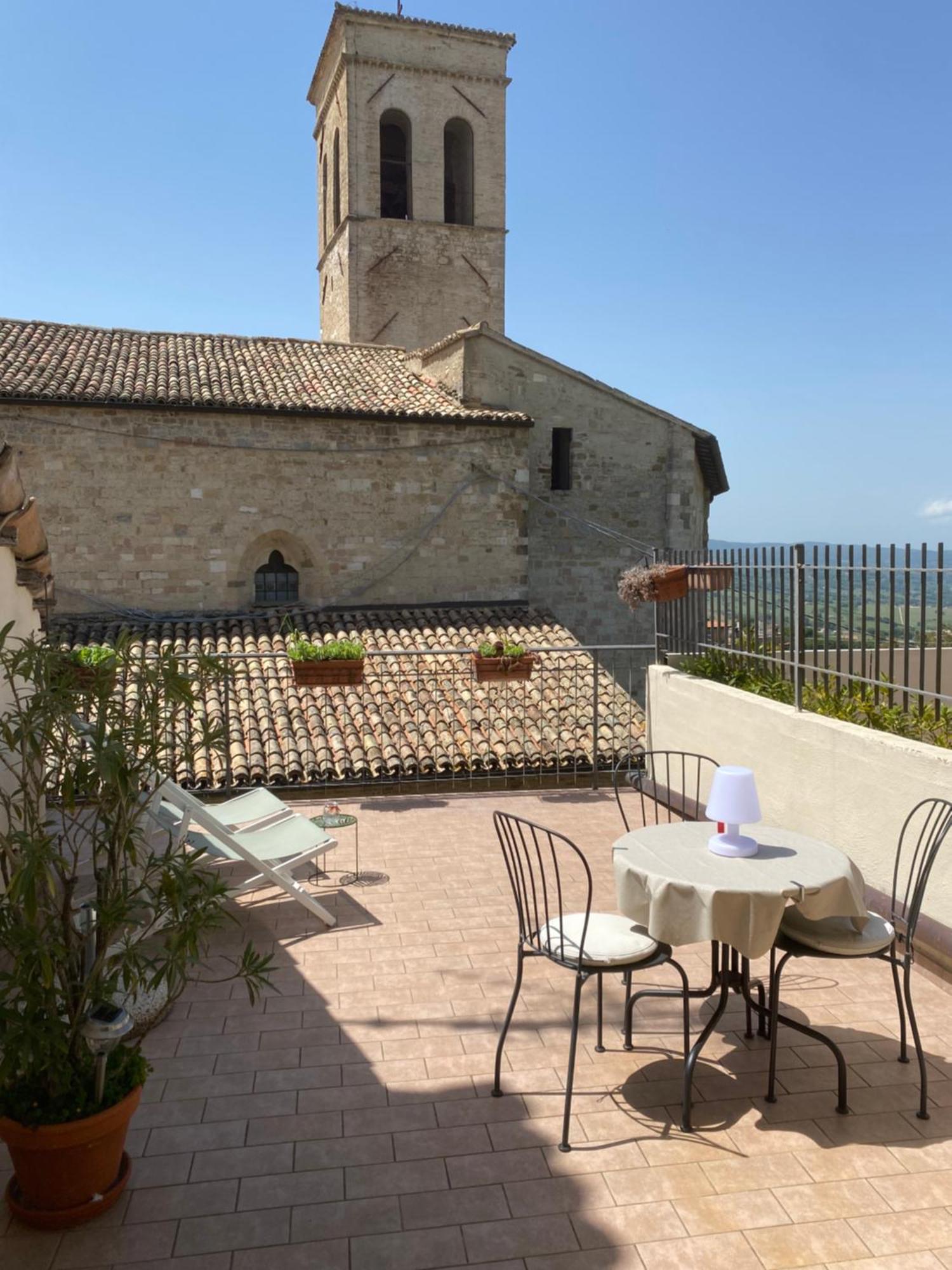 App. Con Terrazza Panoramica In Centro-Montefalco Bagian luar foto