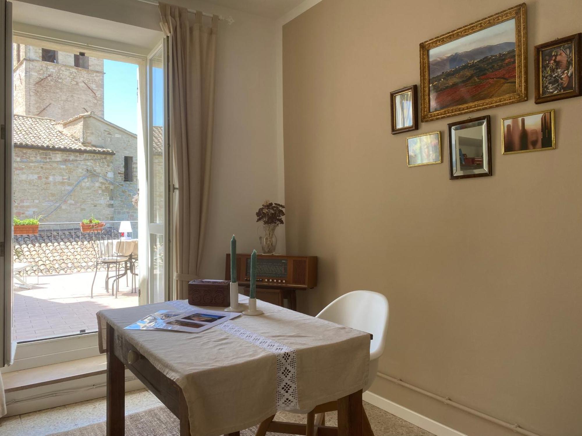 App. Con Terrazza Panoramica In Centro-Montefalco Bagian luar foto