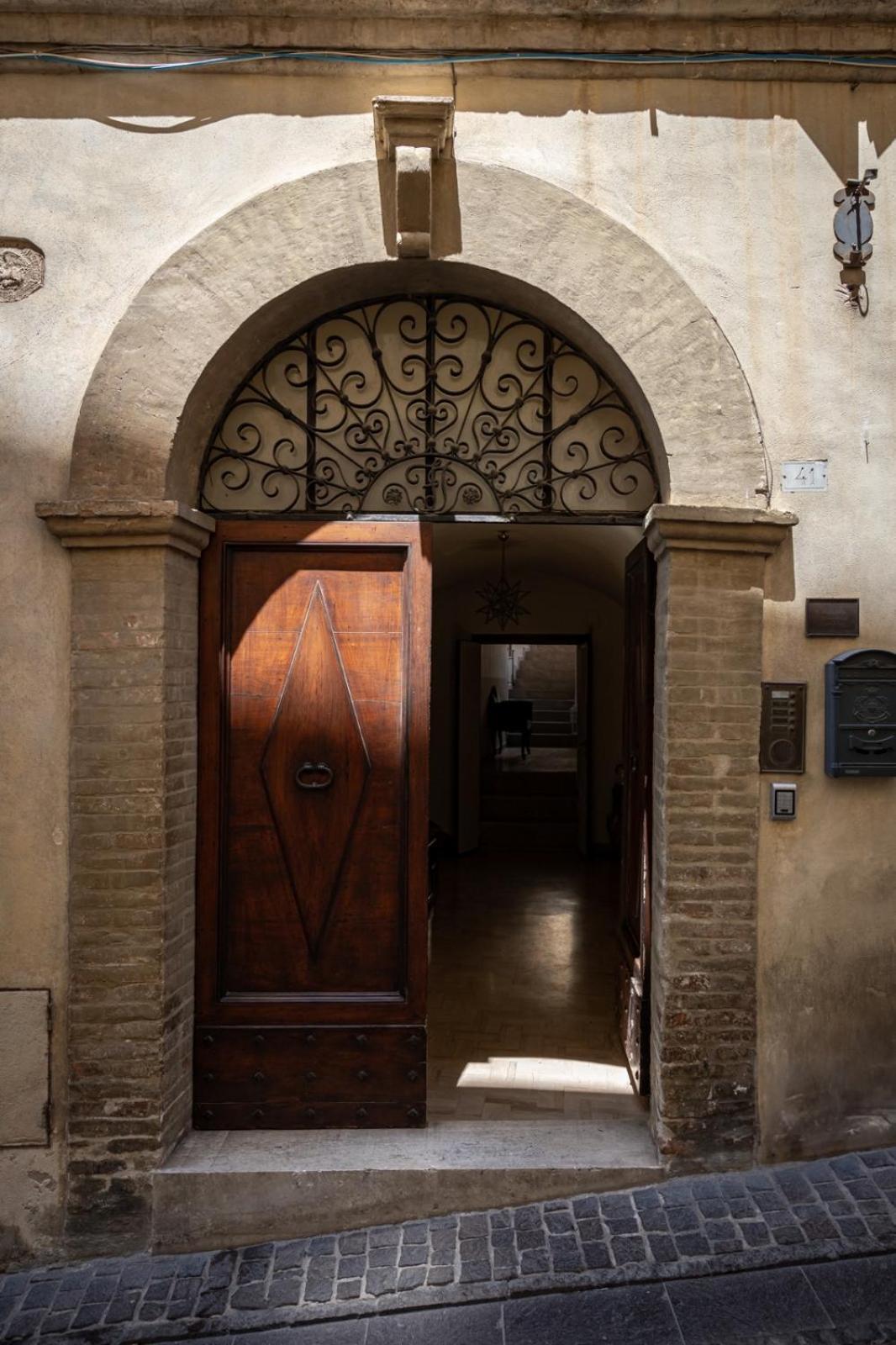 App. Con Terrazza Panoramica In Centro-Montefalco Bagian luar foto
