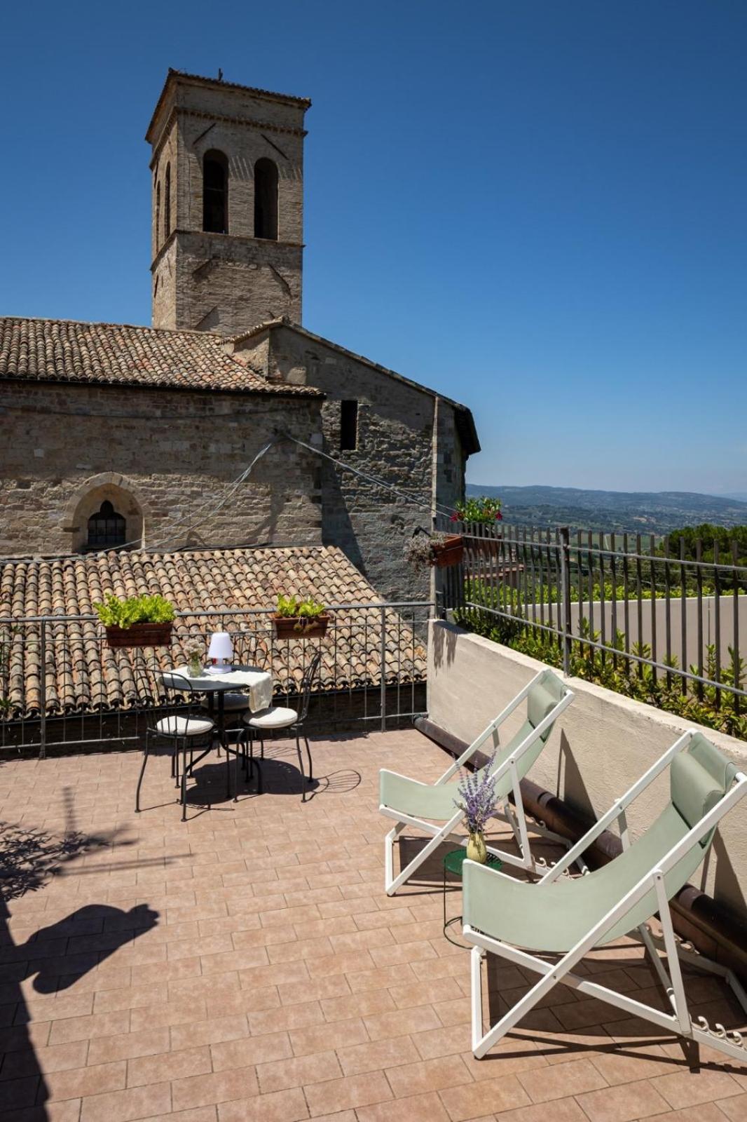 App. Con Terrazza Panoramica In Centro-Montefalco Bagian luar foto