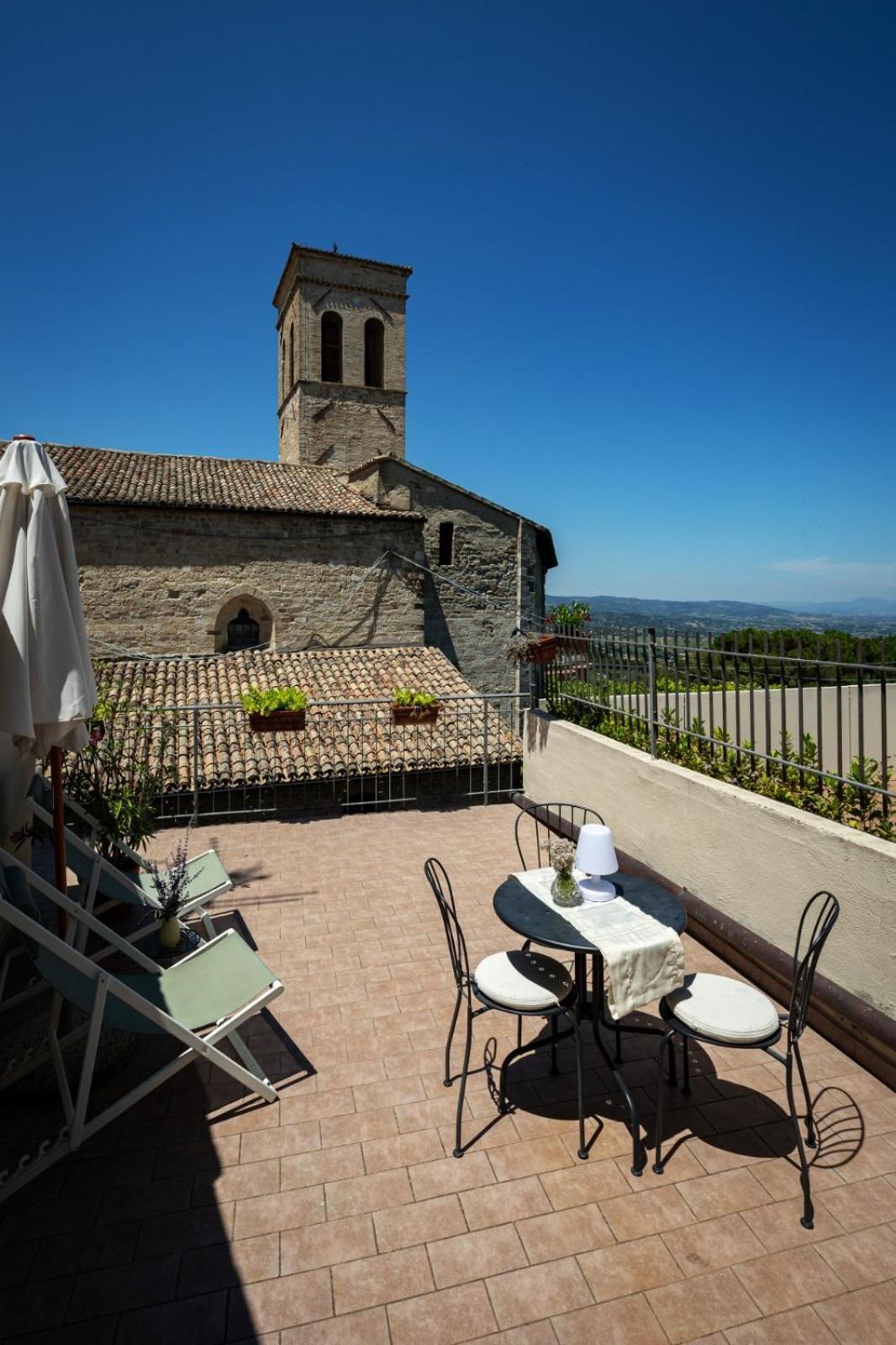 App. Con Terrazza Panoramica In Centro-Montefalco Bagian luar foto